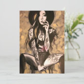 Tatoeëerde vrouw in goud kaart (Staand voorkant)