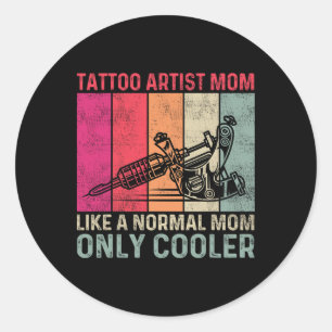 Tattoo artiest mam als een normale moeder alleen c ronde sticker