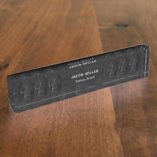 Tattoo Artist Gothic Black Dark Academia Skull Naambordje (Zijkant)