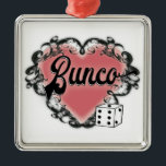 tattoo bunco metalen ornament<br><div class="desc">Jazz omhoog je volgende Bunco-evenement met deze leuke Bunco-producten. Het ontwerp van het Bunco-tattoo is voorzien van een prachtig roze hart omgeven door een  ontwerp. Ook inbegrepen zonder extra last is één witte geluksdoek.</div>
