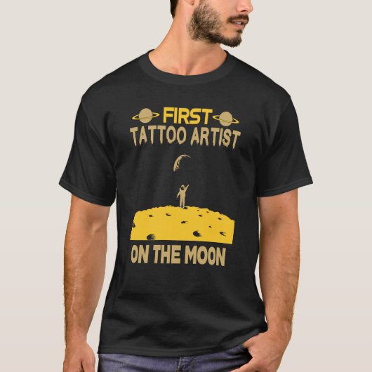Tattoo kunstenaar op de maan t-shirt (Voorkant)