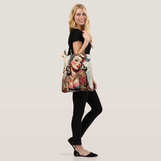 Tattoo Old School Pin-up Tote Bag (Op model)