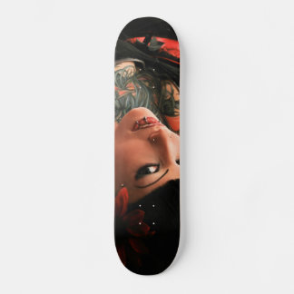 Tattoo omhoog skateboard