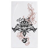 Tattoo, stijlvol hart, vleugels en kroon klein cadeauzakje (Achterkant)