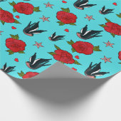 Tattoo zwaluwen en Rozen Rockabilly Verjaardag Cadeaupapier (Hoek)
