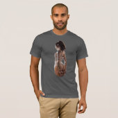 TATTOOED BRUNETTE. T-SHIRT (Voorkant volledig)