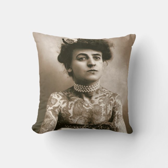 Tattooed Lady w/ Pearls Sierkussen 20"  (Voorkant)