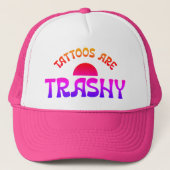 Tattoos zijn trashy – Bright Rainbow Typography Trucker Pet (Voorkant)