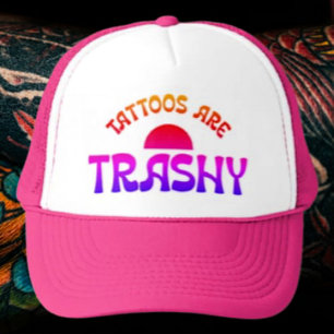 Tattoos zijn trashy – Bright Rainbow Typography Trucker Pet