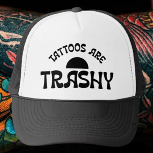 Tattoos zijn trashy trucker hat - met een knipoog pet