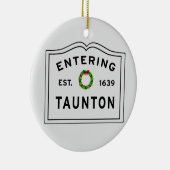 Taunton, MA Holiday Wreated Ceramic Ornament (Rechts)