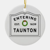 Taunton, MA Holiday Wreated Ceramic Ornament (Voorkant)