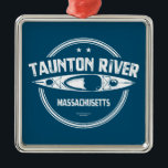 Taunton Massachusetts Kayaking Metalen Ornament<br><div class="desc">De Taunton stroomt vrij zonder dammen of andere vormen van impasse van zijn vorming op de samenvloeiing van de Matfield en de Town Rivers in Bridgewater naar het punt 40 mijl stroomafwaarts waar hij de Mount Hope Bay leegmaakt.</div>