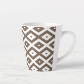 Taupe brown and white diamond pattern latte mok (Rechts)