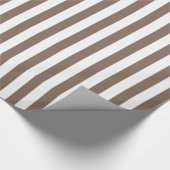 Taupe bruin/wit streeppatroon cadeaupapier (Hoek)
