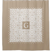 Taupe damast en geschulpte randen, monogram douchegordijn (Voorkant)