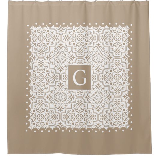 Taupe damast en geschulpte randen, monogram douchegordijn (Voorkant)