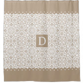 Taupe damast patroon, geschulpte randen monogram douchegordijn (Voorkant)