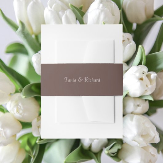 Taupe eenvoudige gestileerde naam bruiloft uitnodigingen wikkel