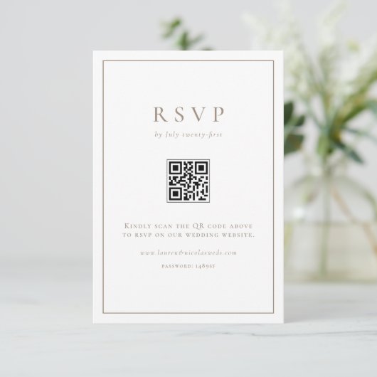 Taupe eenvoudige typografie QR-code formele bruilo RSVP Kaartje (Staand voorkant)