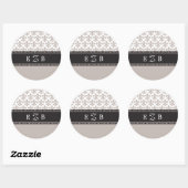 Taupe Fleur de lis Trouwmonogram Sticker. Ronde Sticker (Vel)
