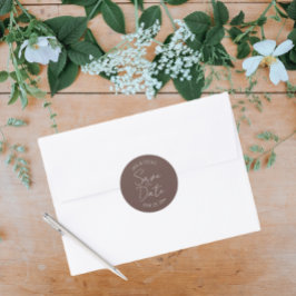 Taupe gestileerde bruiloft Bewaar de datum Ronde Sticker