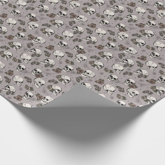 Taupe Gotische schedels en Rozen Bloemen Cadeaupapier (Hoek)