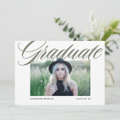 Taupe Green Bold Kalligrafie Foto Afstuderen Kaart (Staand voorkant)