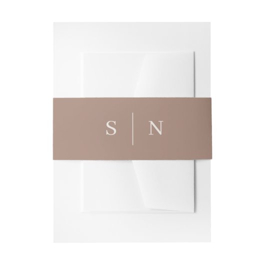 Taupe minimaal en chic | Monogram Uitnodigingen Wikkel (Voorkant Voorbeeld)