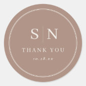 Taupe Minimal and Chic | Wedding Initial Ronde Sticker (Voorkant)