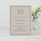 Taupe neutrale monogram krans verjaardag kaart (Staand voorkant)