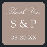 Taupe Wedding Favor Dank je Sticker<br><div class="desc">Taupe Wedding Favor Dank u Sticker,  te personaliseren gelieve met initialen van het paar en de datum van de bruiloft,  gebruikend de online verpersoonlijking sjabloon alvorens opdracht te geven tot.</div>