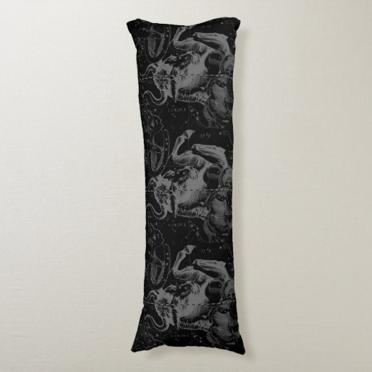 Taurus Constellation Map Hevelius 1690 op zwart Lichaamskussen (Voorkant Verticaal)