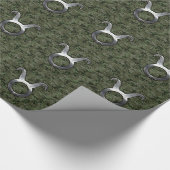 Taurus Sign on Woodland Green Digital Camouflage Cadeaupapier (Hoek)
