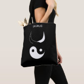 Taurus & stijlvol zwart & White Yin Yang op zwart Tote Bag (Dichtbij)
