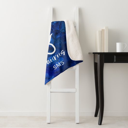 Taurus Zodiac Constellation Blue Galaxy Monogram Sherpa Deken (In situ)
