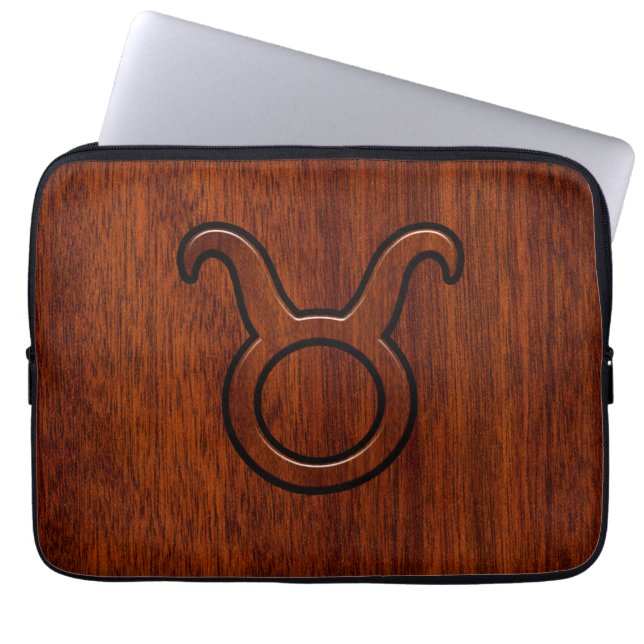 Taurus Zodiac Sign on Mahogany, zoals printen Laptop Sleeve (Voorkant)