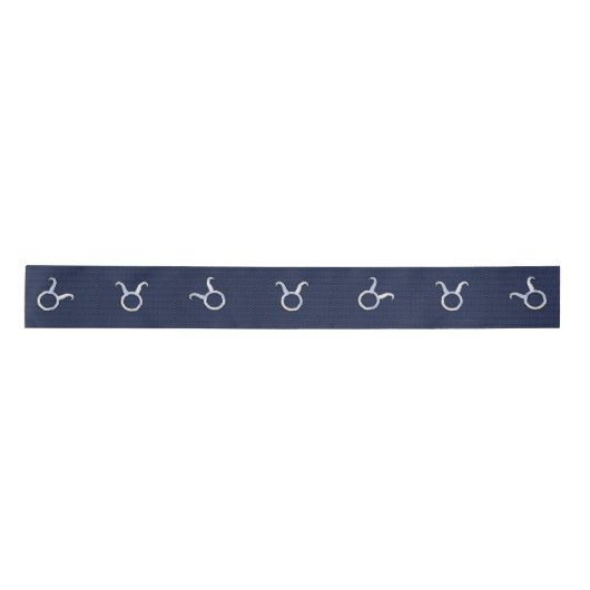 Taurus Zodiac Sign on Navy Blue Carbon Style Satijnen Lint (Voorkant)