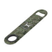 Taurus Zodiac-symbool op Green Digital Camo Speed Flessenopener (Voorkant Gekanteld)