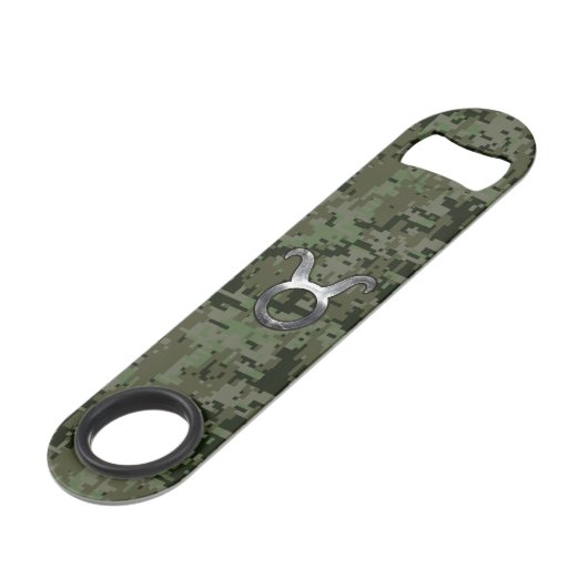 Taurus Zodiac-symbool op Green Digital Camo Speed Flessenopener (Voorkant Gekanteld)