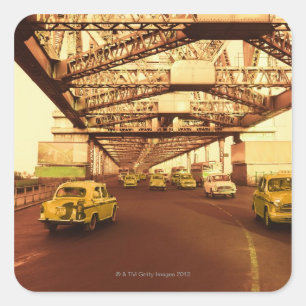 Taxi's op een brug vierkante sticker