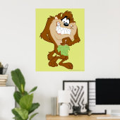 TAZ™ met een blad in zijn hand Poster (Thuiskantoor)