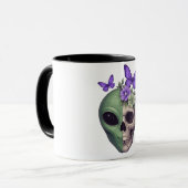 Taza blanca con diseño calavera alien y mariposa – mok (Voorkant links)