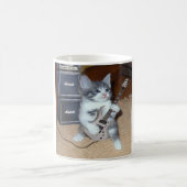 Taza con gato rockero tocando guitarra . koffiemok (Center)