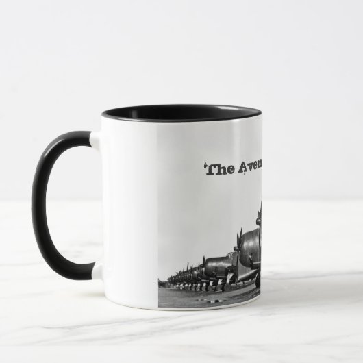 TBM's op tarmac, de Avengers Mok (Links)