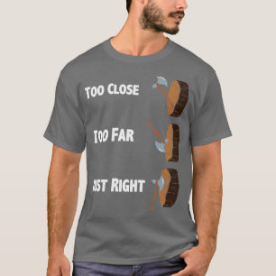 Te dicht bij het gooien van de bijl t-shirt