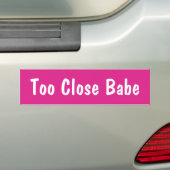 Te dichtbij Babe Funny Meme Sarcastic Ironic Car Bumpersticker (Op auto)