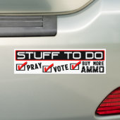 Te doen: Bid, stem, koop meer munitie! Bumpersticker (Op auto)