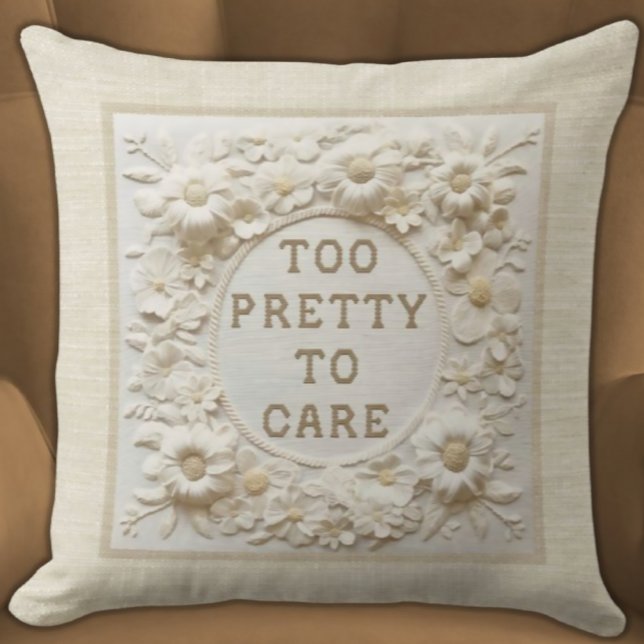 Te  om te verzorgen – Sassy & Elegant Floral 3D Kussen (Too Pretty To Care Sassy Ivory 3D Floral Pillow Beige textured background)