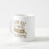 TE VEEL GEVOELD HEBBEN IS EINDIGEN IN NIETS VOELEN KOFFIEMOK (Voorkant links)